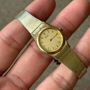 Vintage Seiko Quartz Women's Gold Tone Bracelet Watch 2C20-0029